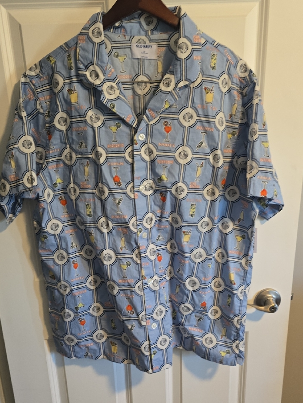 Old Navy Men’s Light Blue Cocktail-Print Short Sleeve Button-Up Shirt